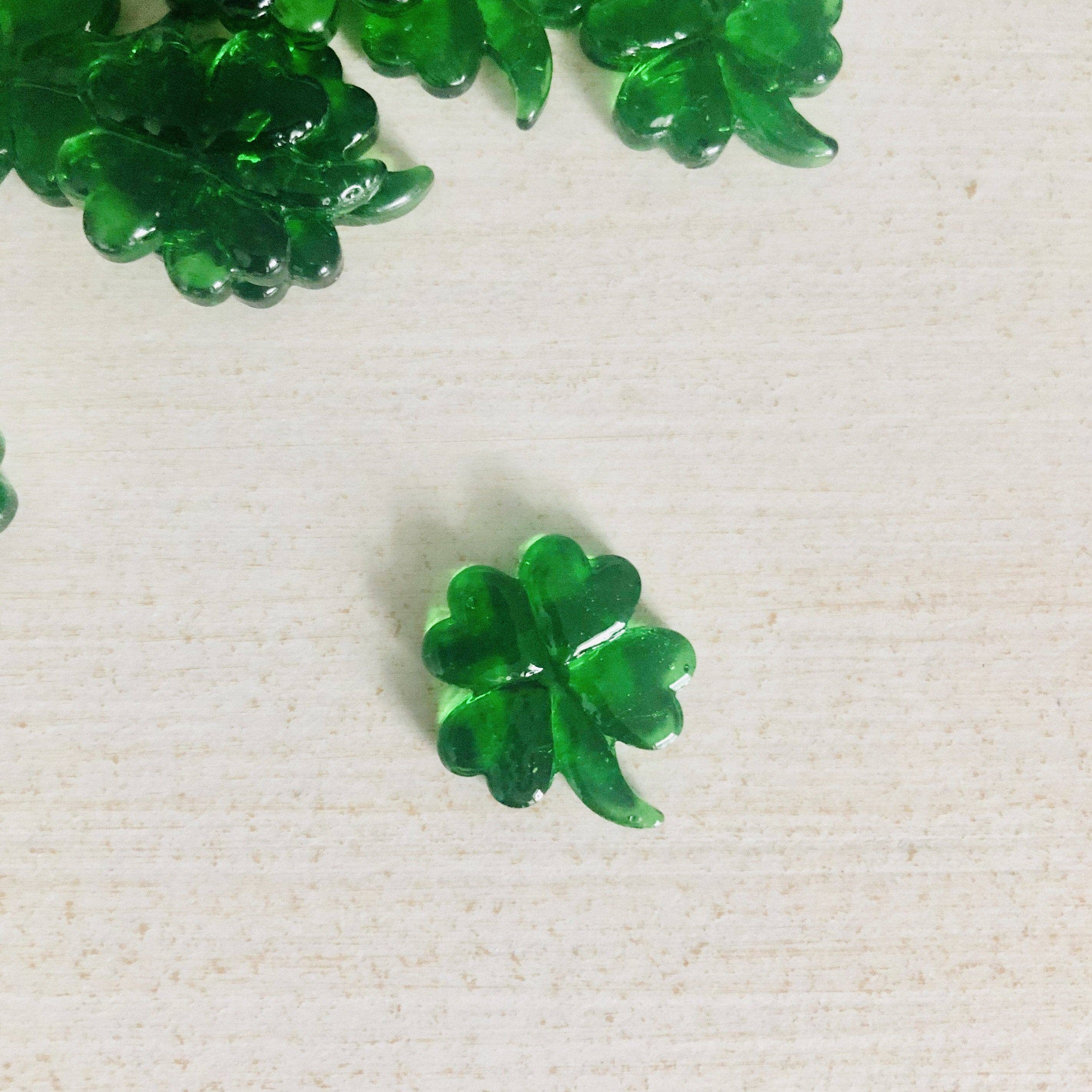 Glass Four Leaf Clover Lucky Charm Sitter Collectible