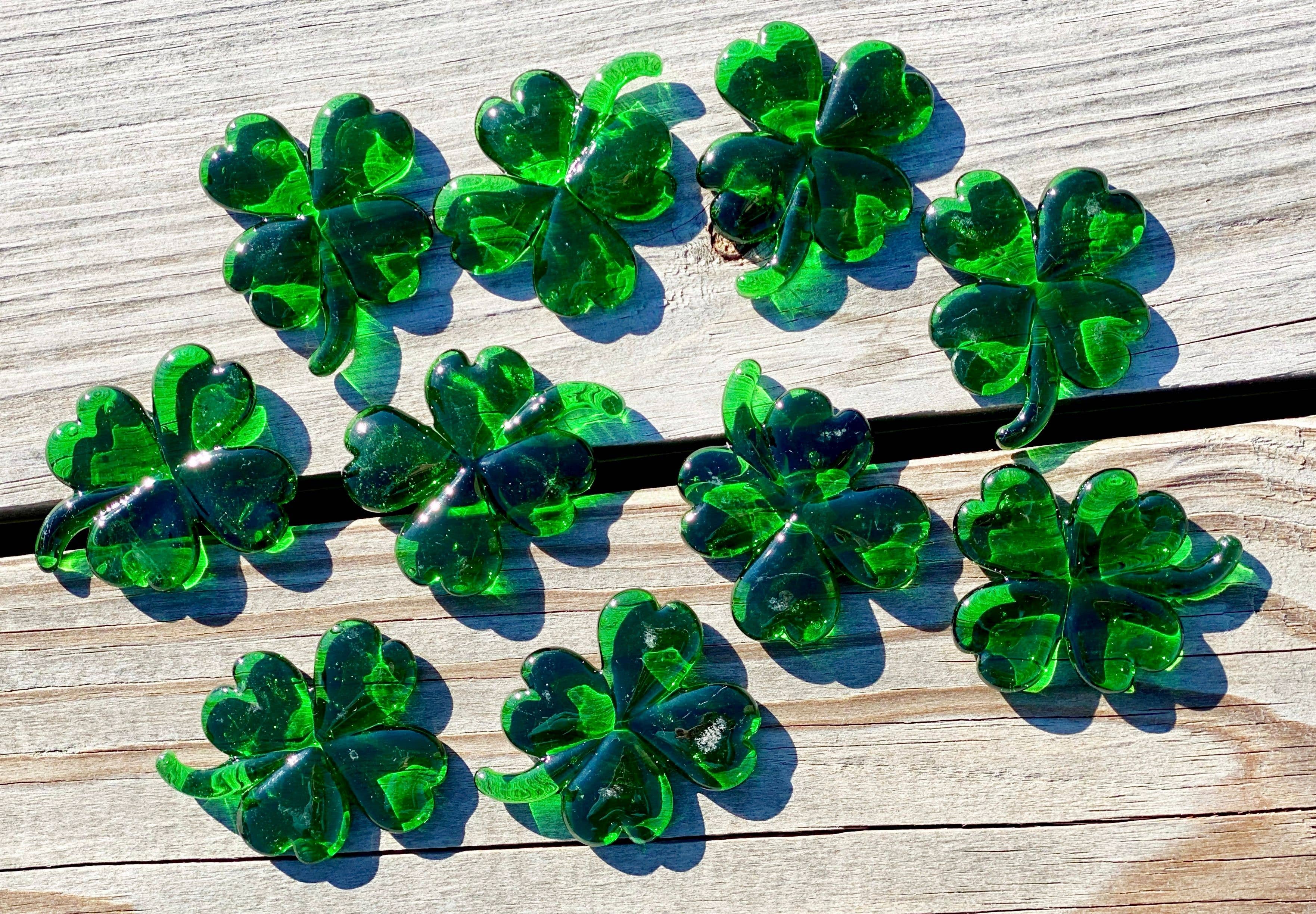 Glass Four Leaf Clover Lucky Charm Sitter Collectible